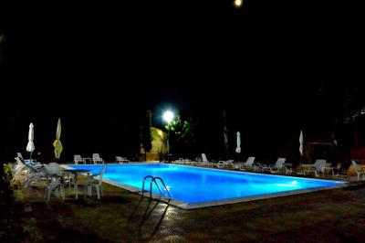 piscina di notte1
